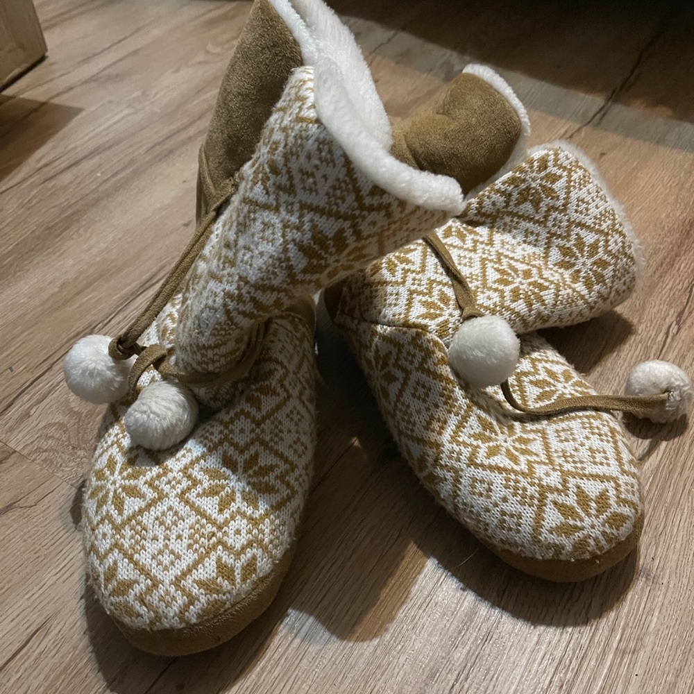 Slippers - Picture 3 of 3